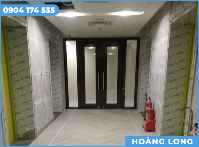 Ốp má cửa thang máy - Inox Hoàng Long - Công Ty TNHH Sản Xuất Chế Tạo Thương Mại Và Xuất Nhập Khẩu Hoàng Long